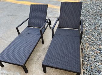 2 Matching Brown Wicker Adjustable Lounge Chairs