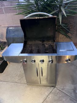 Master Forge Grill, used but in great condition, with auto igniter. Propane Gas. (Asador con encendido automático)e