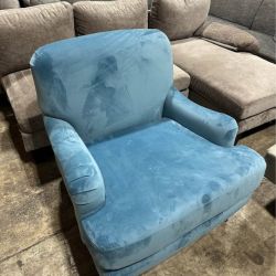 English Roll Arm Accent Chair – New/Open Box – Free Delivery