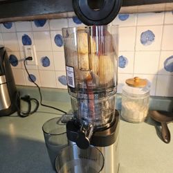 AMZCHEF Cold Press Juicer 5.4" Large Feed Chute - Open Box Never Used