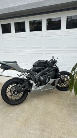 Honda 2025 CVR 600 RR
