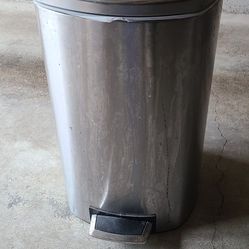 5 Gallon Trash Can