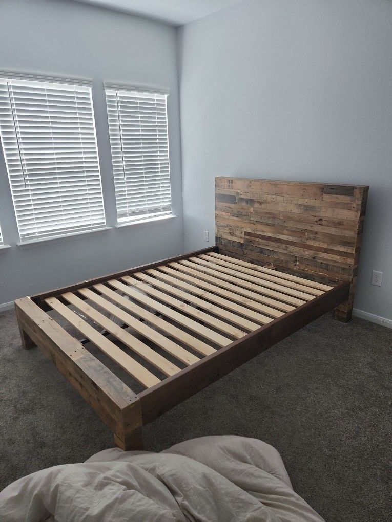 Emmerson Collection Queen Bed, 2 Night Stands, 2 Floating Shelves
