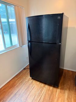 Kenmore Top-Freezer Refrigerator 21 Cubic Ft., Black