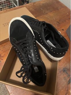 Women’s leather tennis shoes