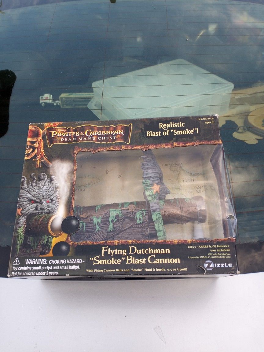 Pirates Of The Caribbean Dead Man's Chest Flying Dutchman Smoke Blast Cannon