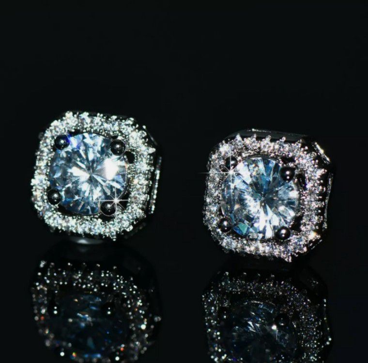 New in box 1Ct White Sapphire Earrings