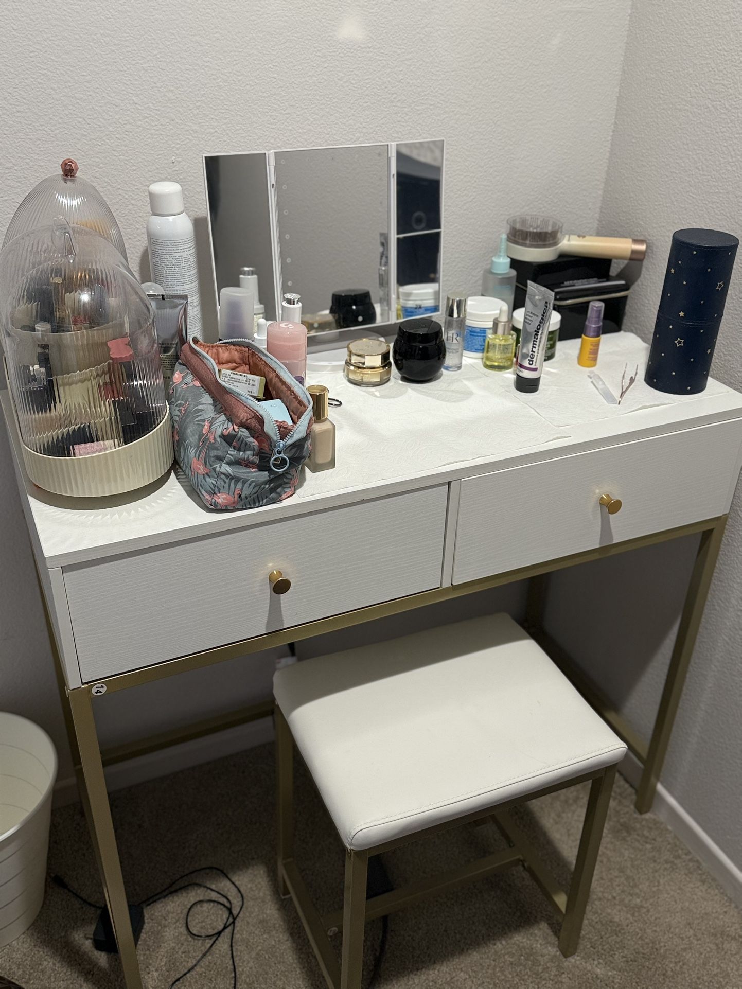 Makeup Vanity Desk With Lighted Mirror