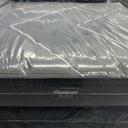 KING SIZE SIMMONS BEAUTYREST BLACK C-CLASS (PLUSH) MATTRESS & BOX SPRINGS BED SET