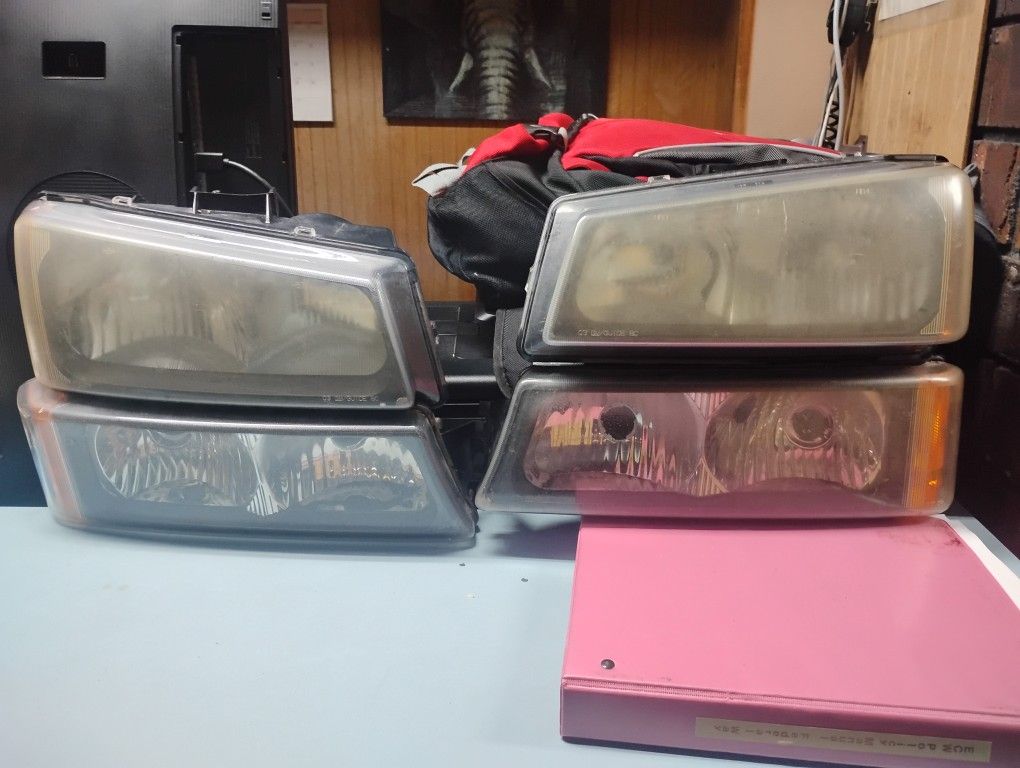 03-06 Chevrolet Silverado Front Headlights