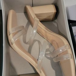 Time For The Toes To Be Out!! Almost New For $10!!!