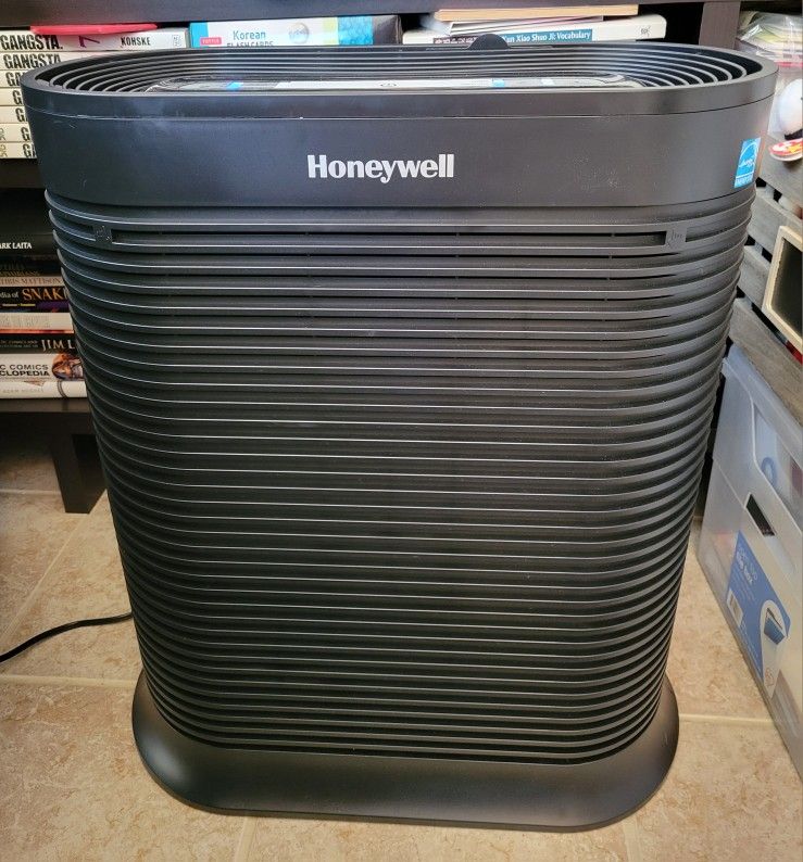 Honeywell HPA300 HEPA Air Purifier - Very Slightly Used 