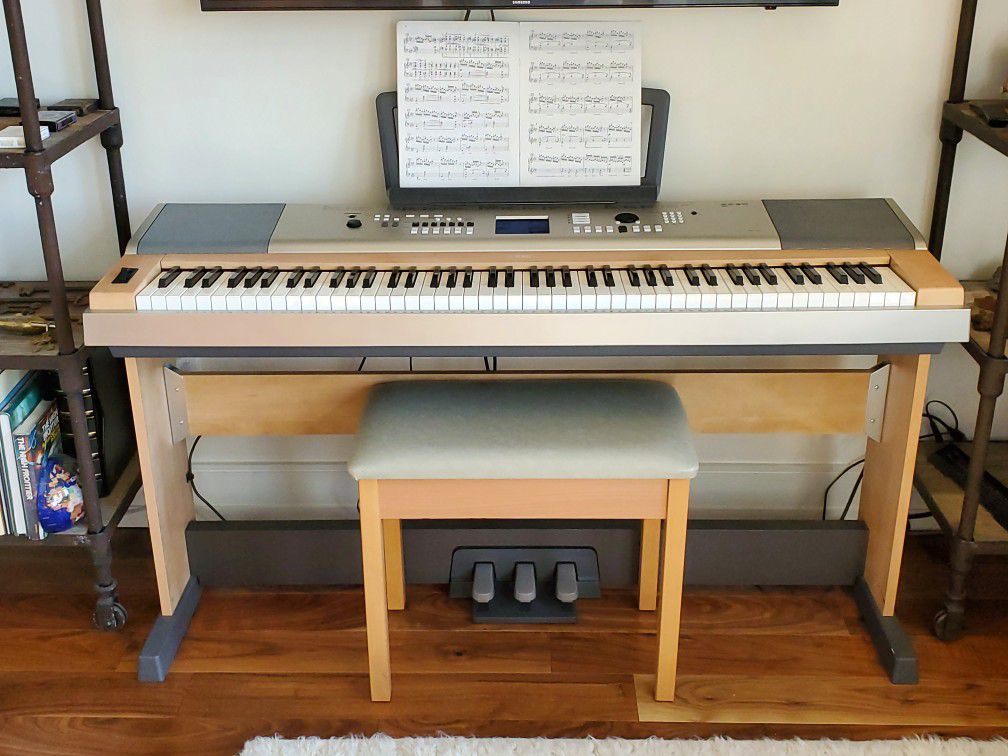 Yamaha Portable Grand Piano Set