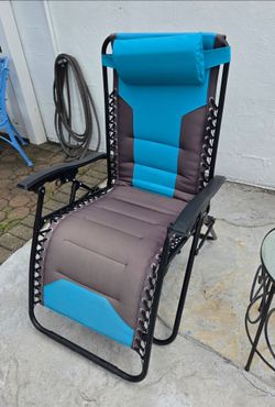 PHI Villa Loungers in great condition .Durable Black Metal & 2 sm tables / $80 for set