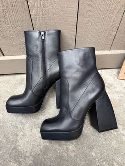 Platform Boots size 8