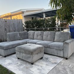 Grey Sectional Sofa !!! Great Condition 