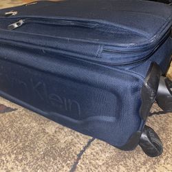 4 Wheel Spinner Carry On Suitcase Calvin Klein 22”H x 14”W Luggage maleta de mano azul