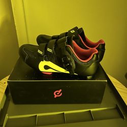 Women’s Size Nine Peleton Shoes