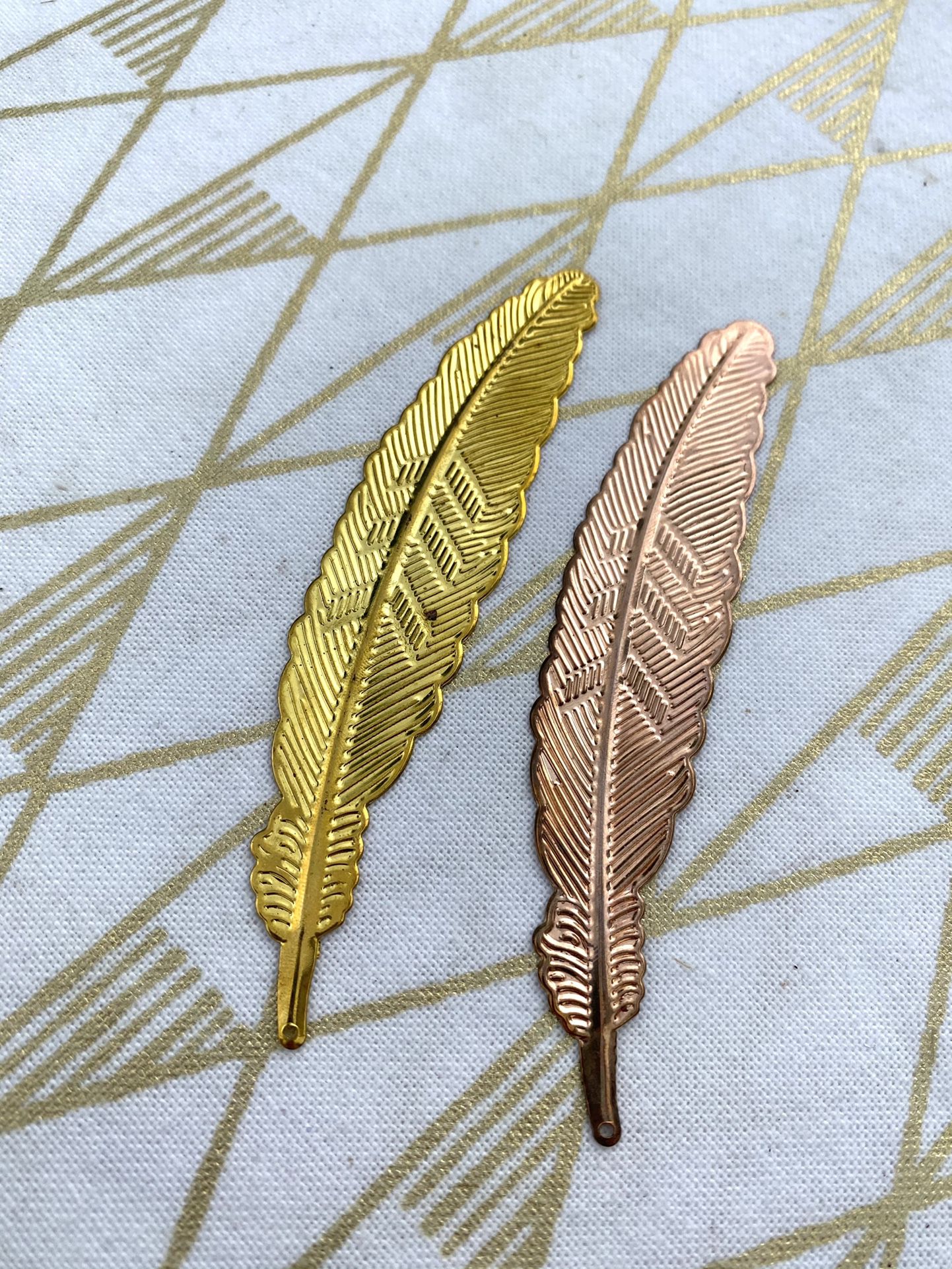 Pair of Metallic Feathers / Crafts Embellishments Duo