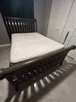 Full Bedroom Set – Bed, Dresser, Mirror & Nightstand