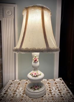 Shabby Chic Vintage Lamp