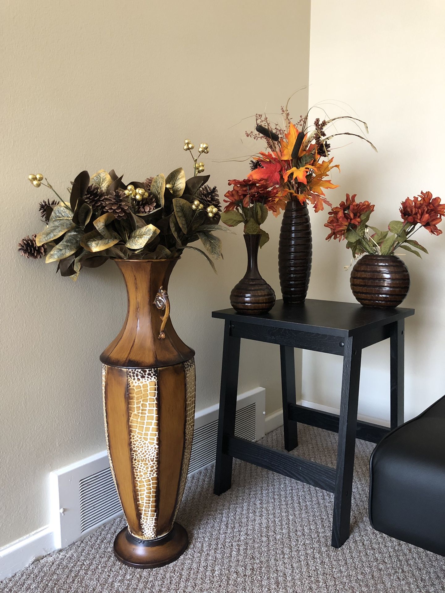 Faux flowers with vases set