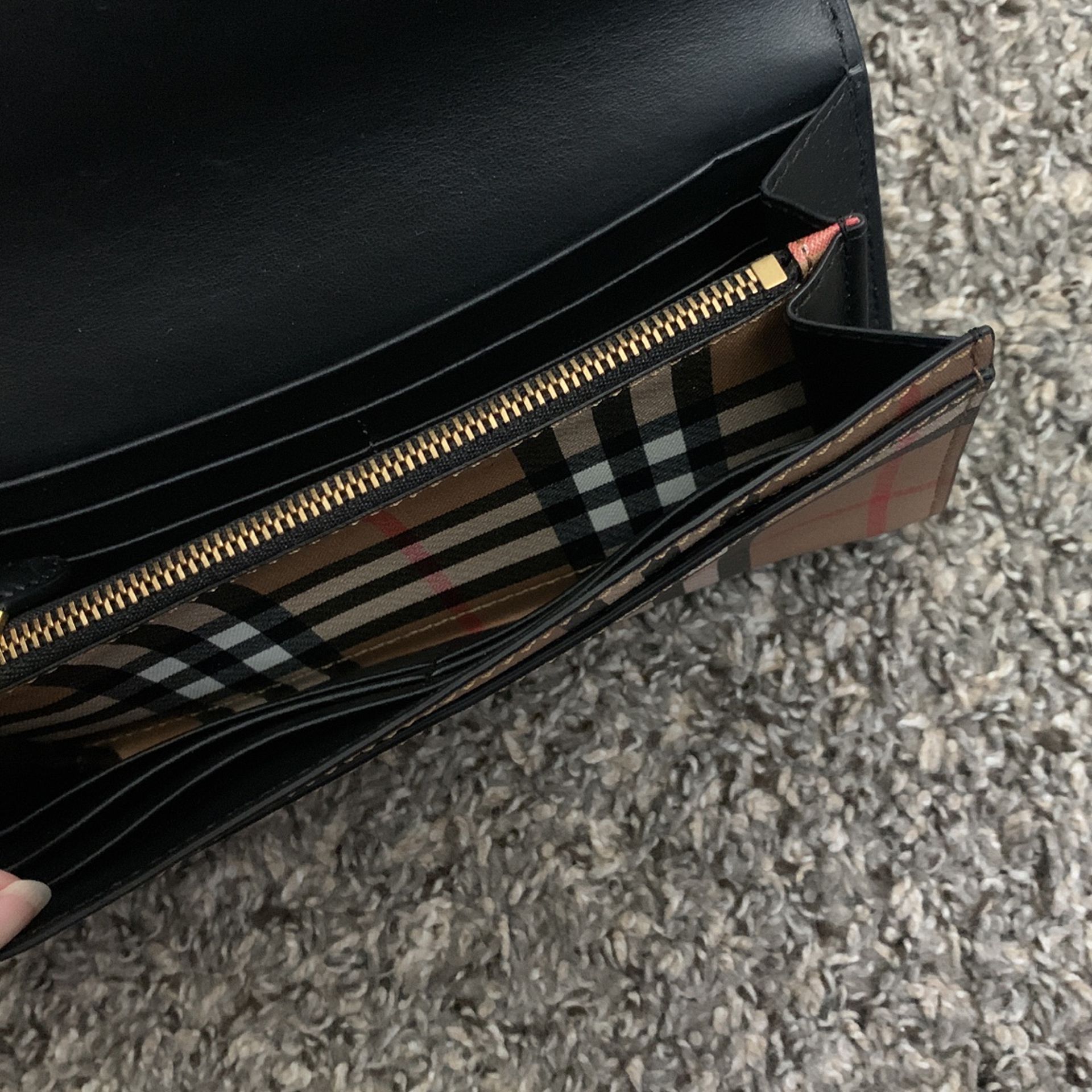 Authentic Burberry Wallet for Sale in Modesto, CA - OfferUp