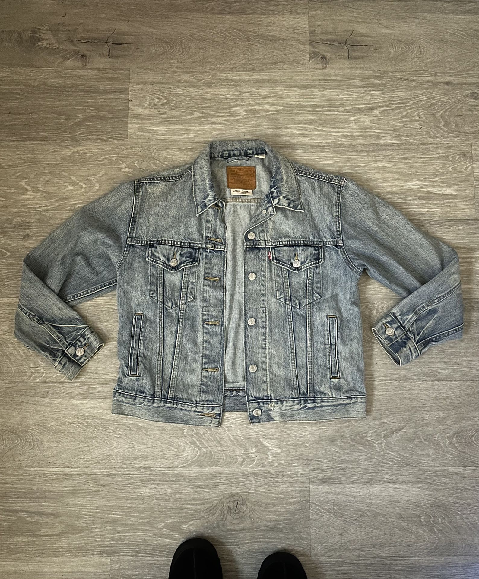 Light blue Levi’s Jean Jacket