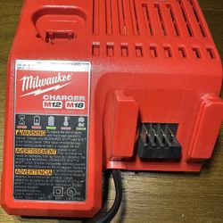 Milwaukee Charger M12 M18