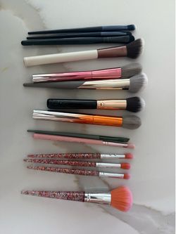 Makeup brushes