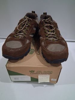 Mt. Emey men's Extrem-light athletic walking shoe, size 11, width 9E, like new, brown suede