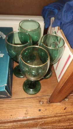 Green Glass Wine Goblets with Gold Rim – Set of 4