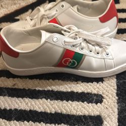 White Gucci Shoes Women Size 6 Great Condition