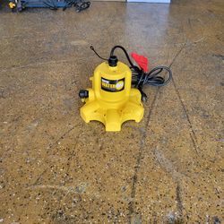 Submersible water pump