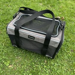 Vceoa soft-sided pet carrier