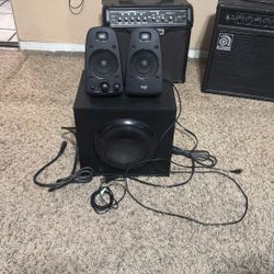 Logitech - Z625 2.1 Speaker System (3- Piece) - Black