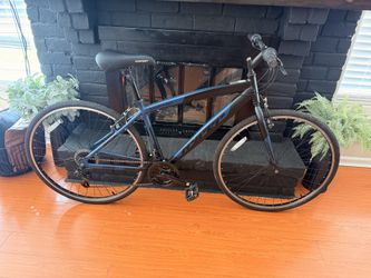 Hyper SpinFit 700c hybrid bike - Like New!