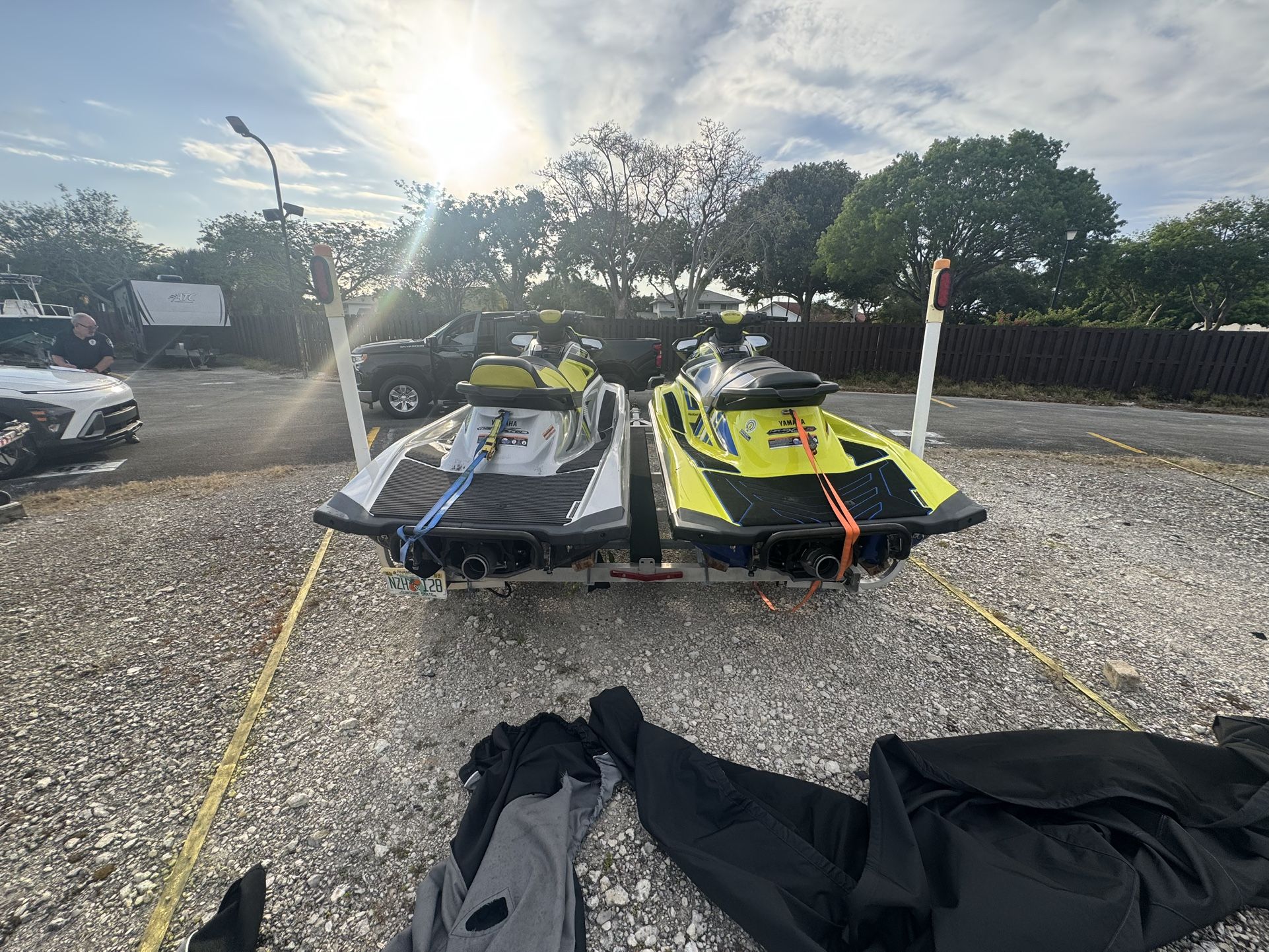 Two Jets Skis . Ñ Yamaha VX HO 2020 136 hours Yamaha GP1800 136 hours 15,000 x las dos