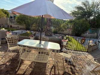 Patio set w/ umbrella