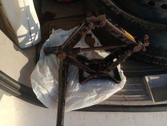 Gato De Carro Con Su Llave Más Otra Llave De Clan O De Cruceta De Uso En 20 Las Tres Cosas