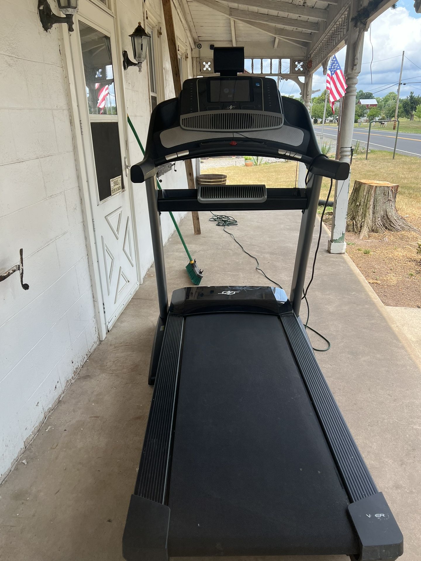 Treadmill - NordicTrack Commercial 2450