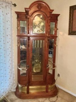 VERY BEAUTIFUL ELEGANT LUXURY  THE GRAND FATHER CLOCK RIDGEWAY BRAND HAVE SERIAL NUMBER AND  HAVE 2 KEY  WITH