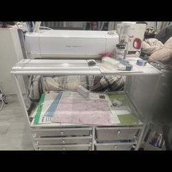      Cricut Bundle ( NEGOTIATE) !!!! 