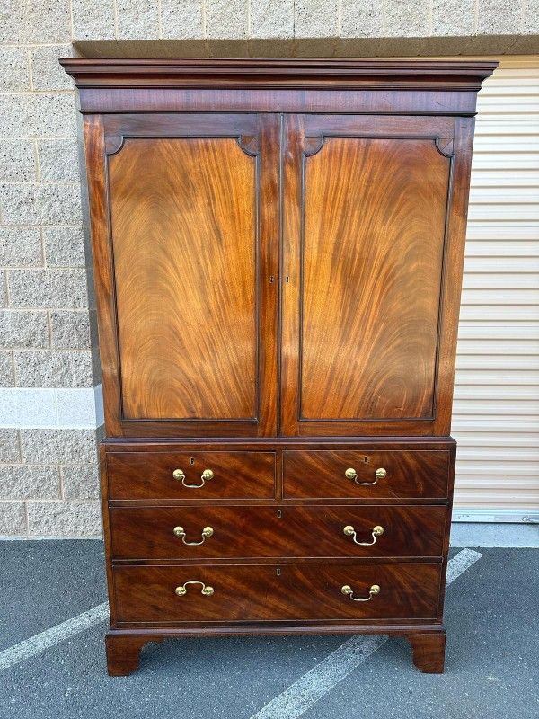 Big Armoire, Wardrobe with hanging rod and big drawers/ armario, ropero con cajones y palo para ropa