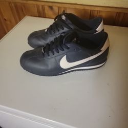  Nike Cortez