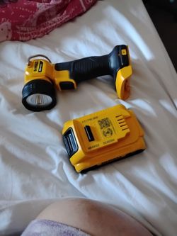 DeWalt batterys 2 flashlight 20v