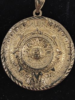 10k, 7.4g Aztec calender pendant