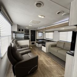 2021 Travel Trailer Trail Runner 
