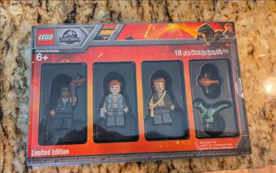 LEGO JURASSIC WORLD Limited Edition Bricktober 2018 4 Minifigures Set (contact info removed)