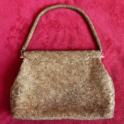 ORIENTAL GOLD HAND BEAD SCALLOP CLOSURE BAG PURSE ‼️ Handle Color Looks Darker Color / Dirty ?